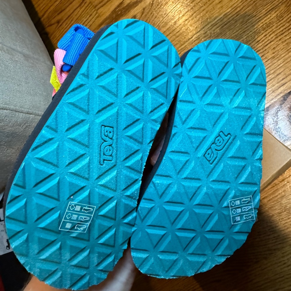 NIB Teva Kids Original Universal Sandal in 90s Multi - Picture 7 of 11